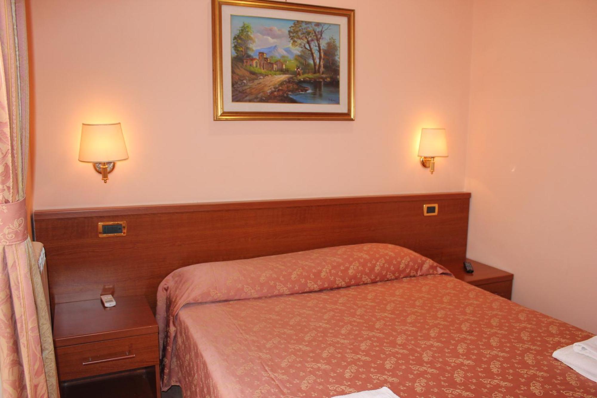 Standard Double Room,687195375:JPEG